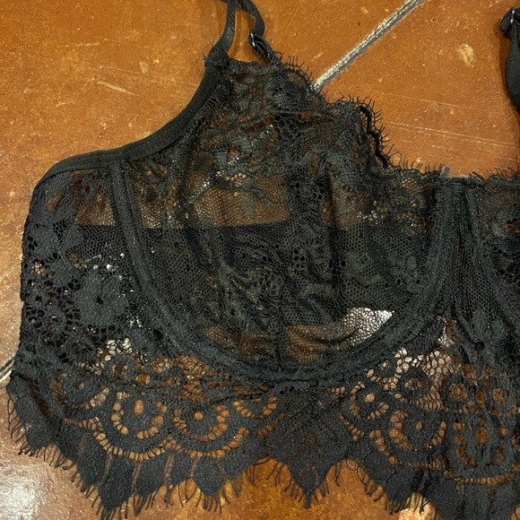 Black lace bralette - Picture 2 of 3